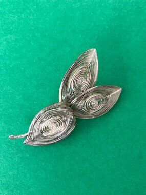 VINTAGE Silvertone Wire Leaf Brooch UNUSUAL